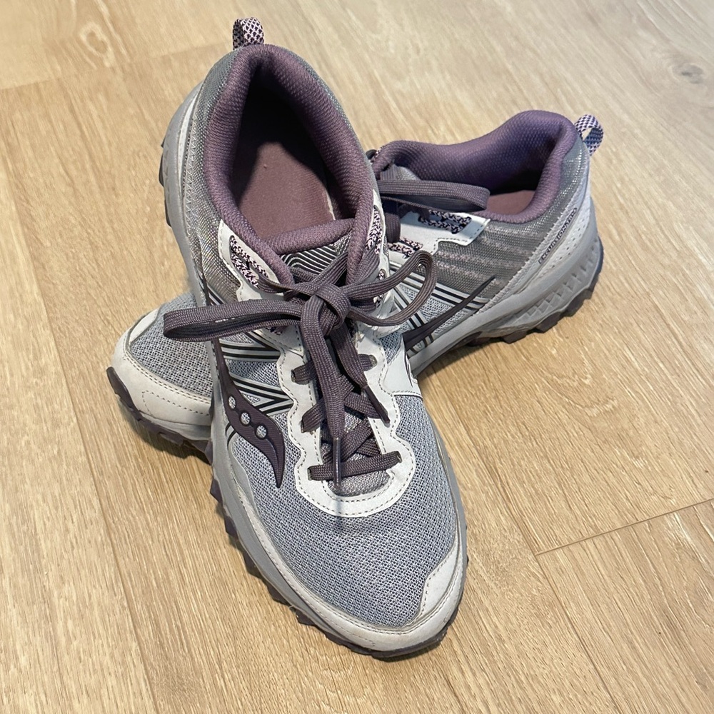 Saucony Women's Gray and Purple Athletic Shoes